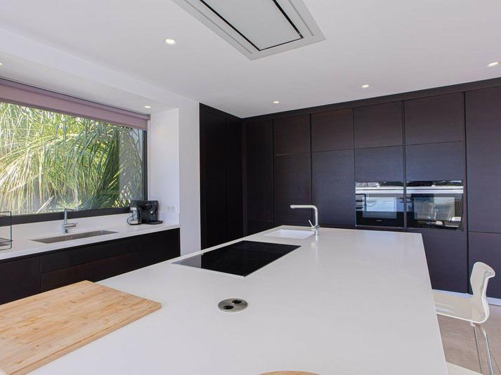 Contemporary Villa with Private Pool and Gym – Marbella