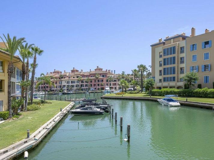 Ground Floor Apartment 2 Bedrooms 2 Bathrooms in Sotogrande