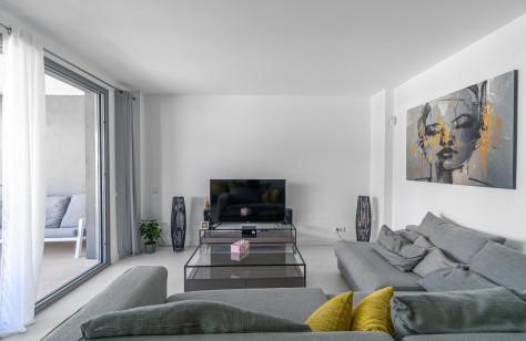 Middle Floor Apartment 4 Bedrooms 2 Bathrooms in Estepona