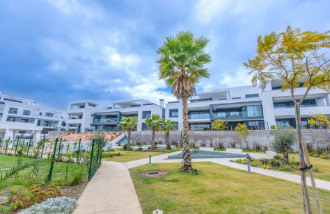 Middle Floor Apartment 2 Bedrooms   in Estepona