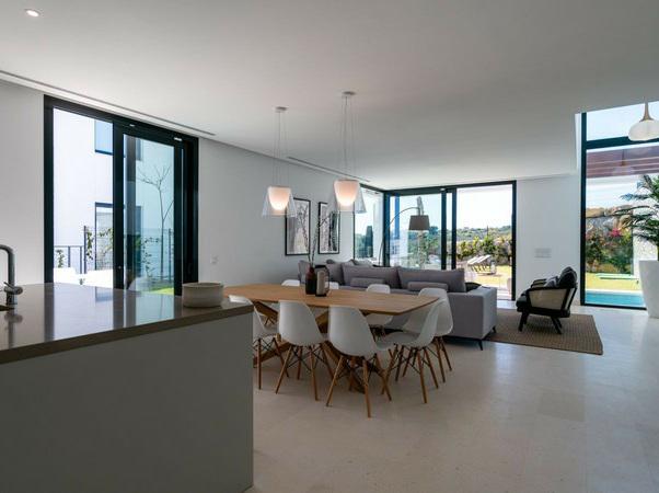Townhouse 5 Bedrooms 3 Bathrooms in Cabopino