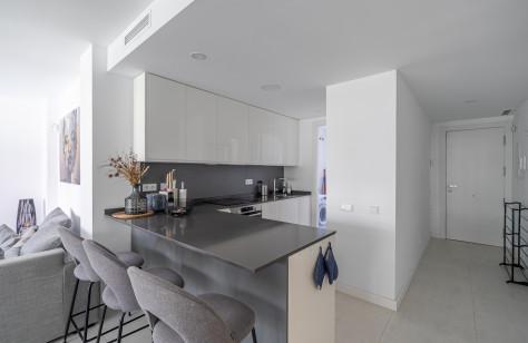 Middle Floor Apartment 4 Bedrooms 2 Bathrooms in Estepona