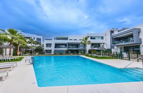 Middle Floor Apartment 2 Bedrooms   in Estepona