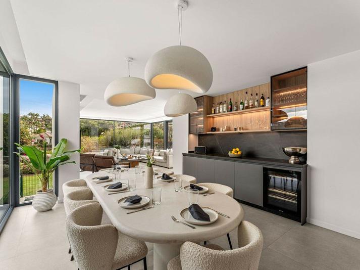Detached Villa 5 Bedrooms 4 Bathrooms in El Paraiso