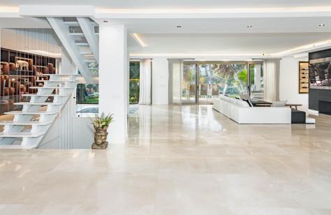 Luxury Villa with Private Pool in Rio Real Golf – Marbella East