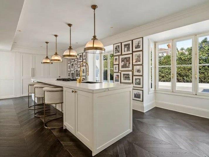 Detached Villa 5 Bedrooms 3 Bathrooms in Guadalmina Baja