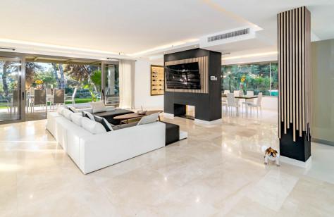 Luxury Villa with Private Pool in Rio Real Golf – Marbella East