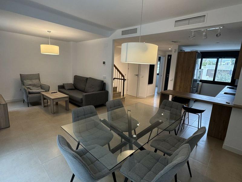 Modern Townhouse in El Paraíso – Long Term Rental
