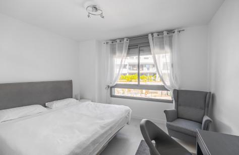 Middle Floor Apartment 4 Bedrooms 2 Bathrooms in Estepona