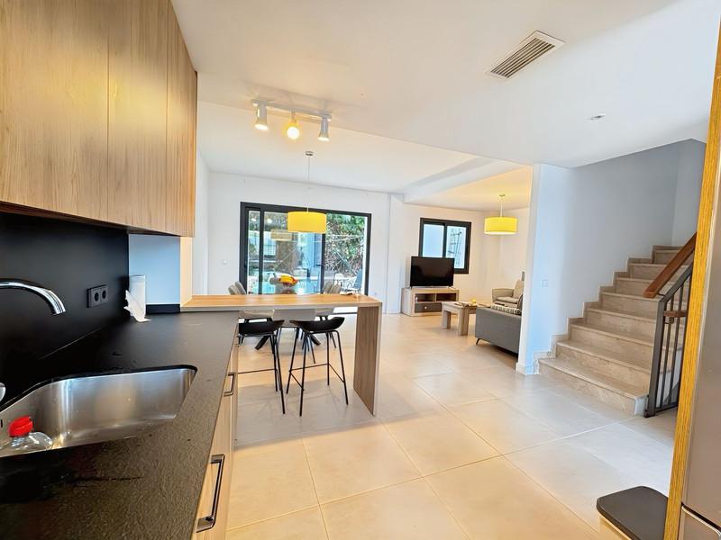 Townhouse 2 Bedrooms 3 Bathrooms in El Paraiso