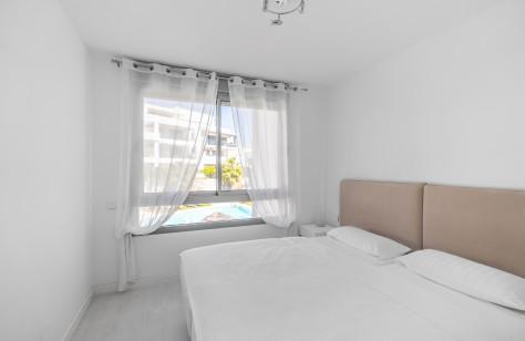 Middle Floor Apartment 4 Bedrooms 2 Bathrooms in Estepona