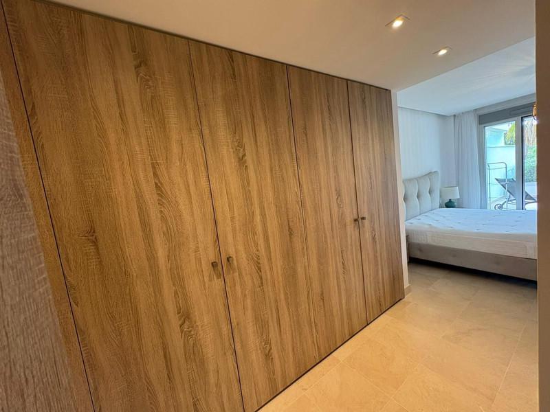 Elegant Apartment with Large Terrace – Los Arqueros, Benahavís