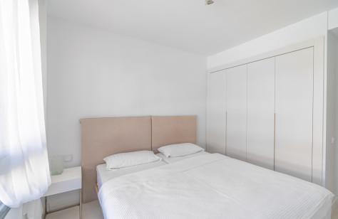 Middle Floor Apartment 4 Bedrooms 2 Bathrooms in Estepona