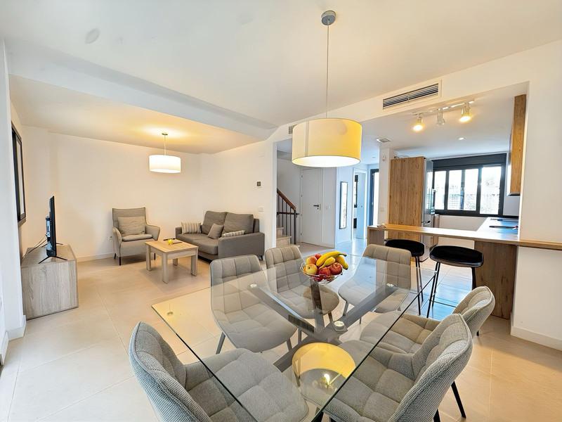 Townhouse 2 Bedrooms 3 Bathrooms in El Paraiso