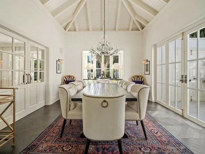 Detached Villa 5 Bedrooms 3 Bathrooms in Guadalmina Baja