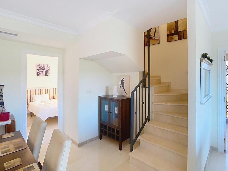 Penthouse in Lagos de Santa María, Elviria – Long-Term Rental