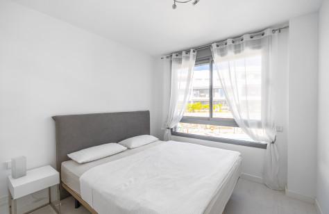 Middle Floor Apartment 4 Bedrooms 2 Bathrooms in Estepona