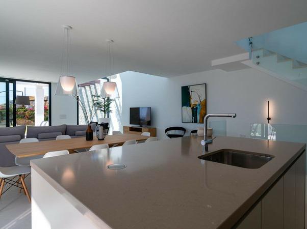 Townhouse 5 Bedrooms 3 Bathrooms in Cabopino