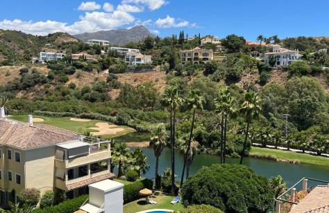 Penthouse 4 Bedrooms 1 Bathroom in La Quinta