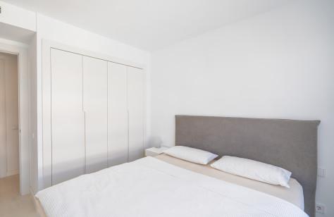 Middle Floor Apartment 4 Bedrooms 2 Bathrooms in Estepona