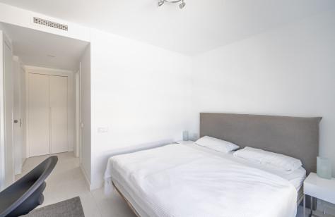 Middle Floor Apartment 4 Bedrooms 2 Bathrooms in Estepona
