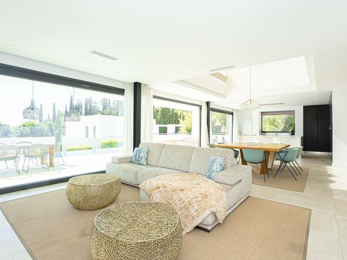 Contemporary Villa with Private Pool and Gym – Marbella