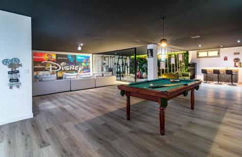 Luxury Villa with Private Pool in Rio Real Golf – Marbella East