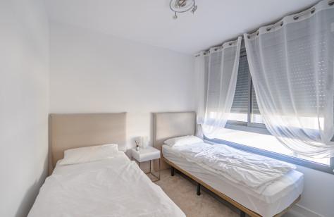 Middle Floor Apartment 4 Bedrooms 2 Bathrooms in Estepona