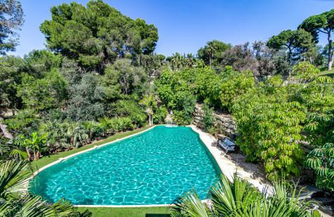Luxury Villa with Private Pool in Rio Real Golf – Marbella East