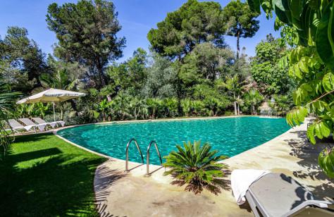 Luxury Villa with Private Pool in Rio Real Golf – Marbella East
