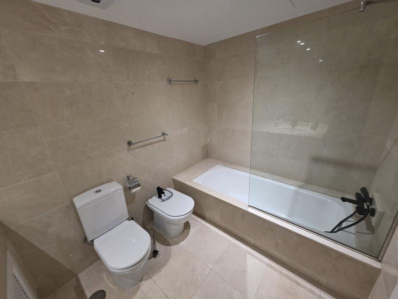 Middle Floor Apartment 3 Bedrooms 2 Bathrooms in Nueva Andalucía