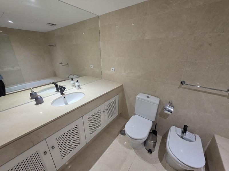 Middle Floor Apartment 3 Bedrooms 2 Bathrooms in Nueva Andalucía