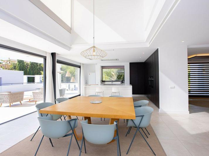 Contemporary Villa with Private Pool and Gym – Marbella