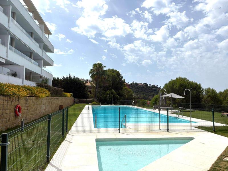 Elegant Apartment with Large Terrace – Los Arqueros, Benahavís