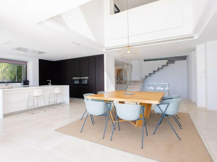 Contemporary Villa with Private Pool and Gym – Marbella