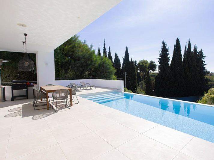 Contemporary Villa with Private Pool and Gym – Marbella