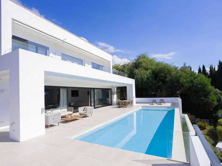 Contemporary Villa with Private Pool and Gym – Marbella