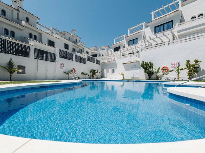 Townhouse 2 Bedrooms 3 Bathrooms in El Paraiso