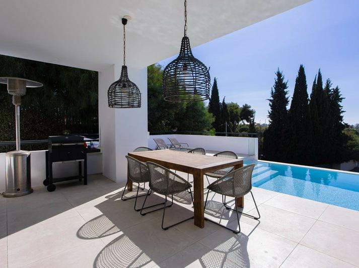Contemporary Villa with Private Pool and Gym – Marbella
