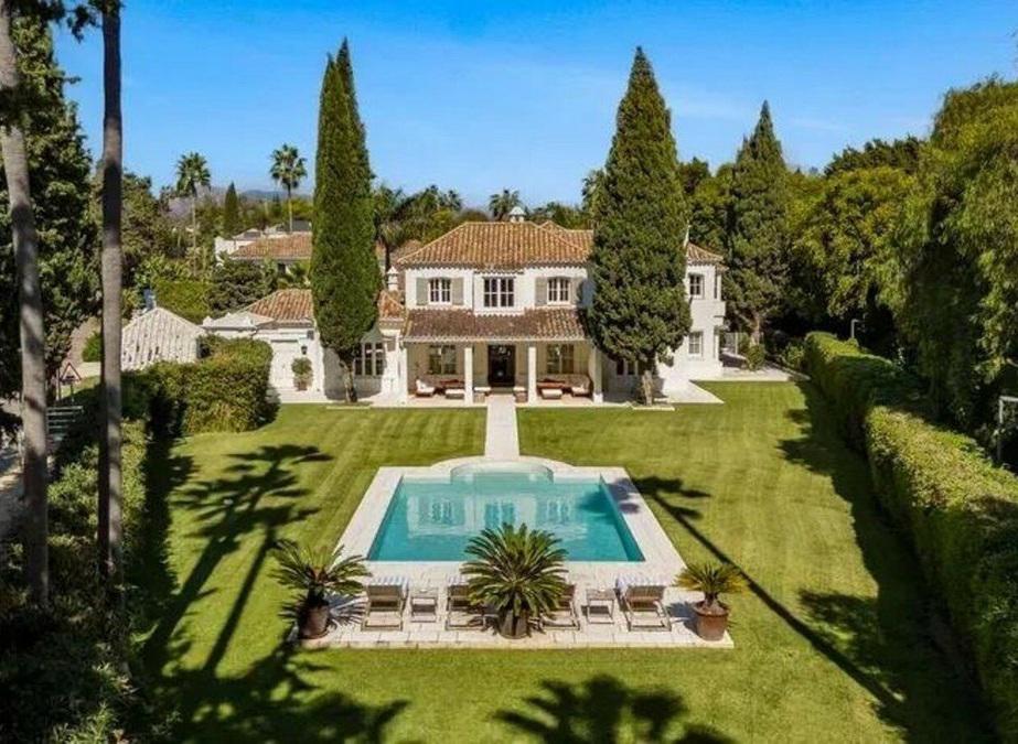 Detached Villa 5 Bedrooms 3 Bathrooms in Guadalmina Baja