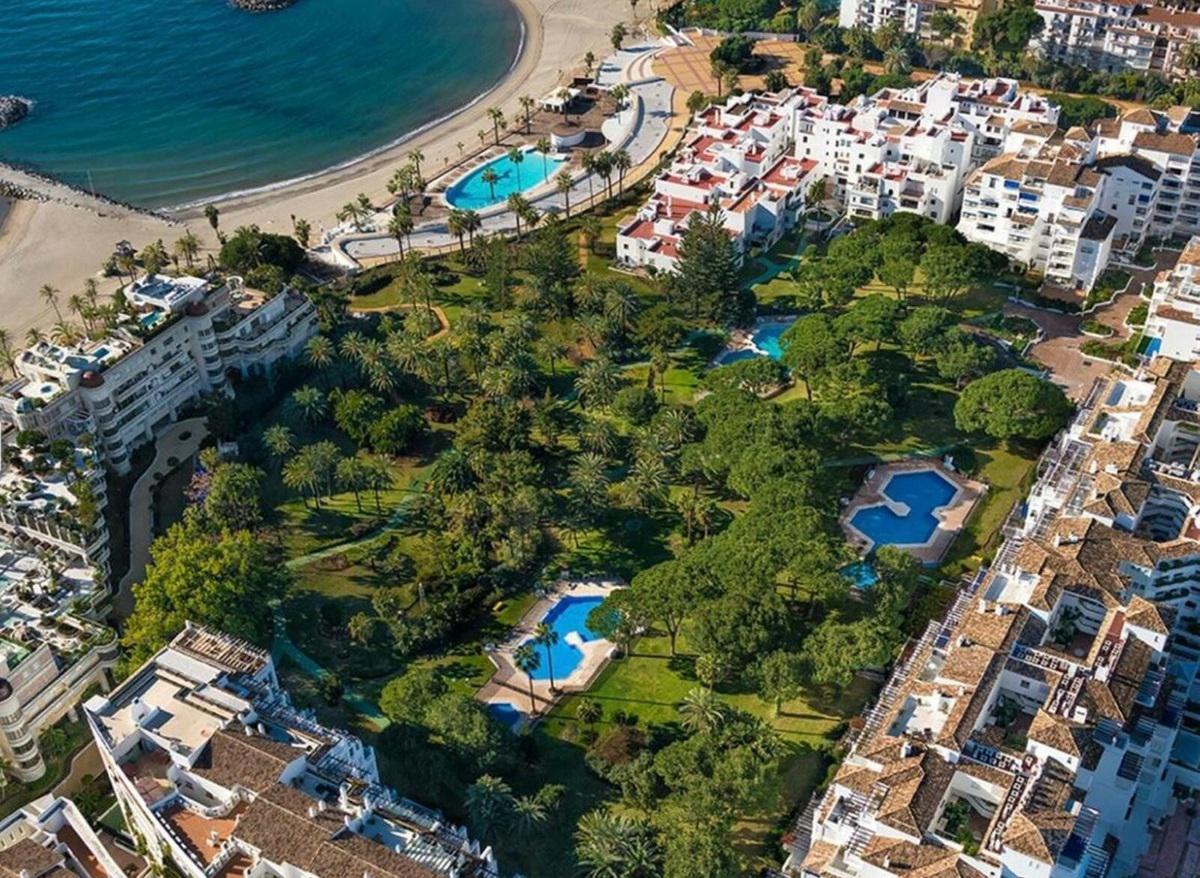 Middle Floor Apartment 3 Bedrooms 2 Bathrooms in Puerto Banús