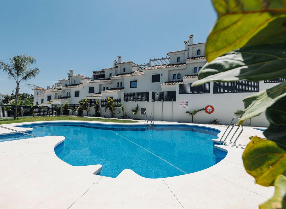 Modern Townhouse in El Paraíso – Long Term Rental