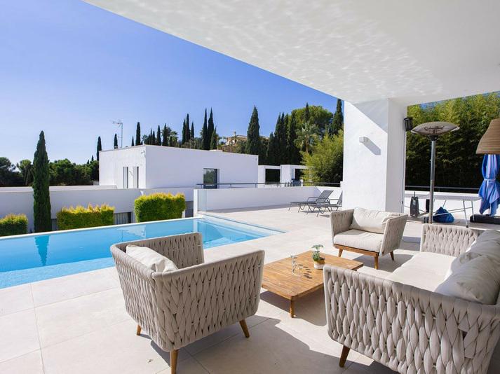 Contemporary Villa with Private Pool and Gym – Marbella