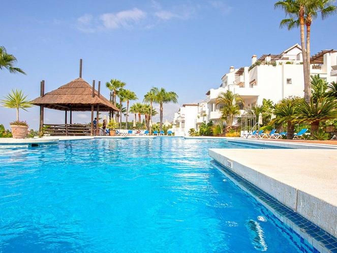 Middle Floor Apartment 3 Bedrooms 2 Bathrooms in Nueva Andalucía