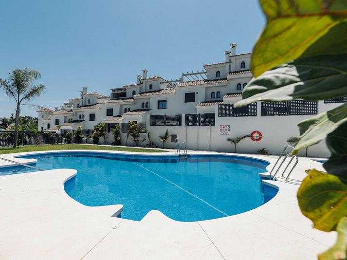 Townhouse 2 Bedrooms 3 Bathrooms in El Paraiso