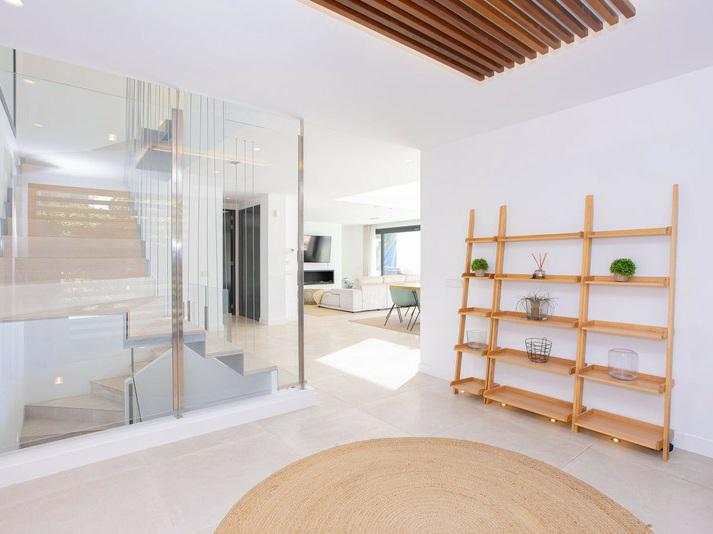 Contemporary Villa with Private Pool and Gym – Marbella