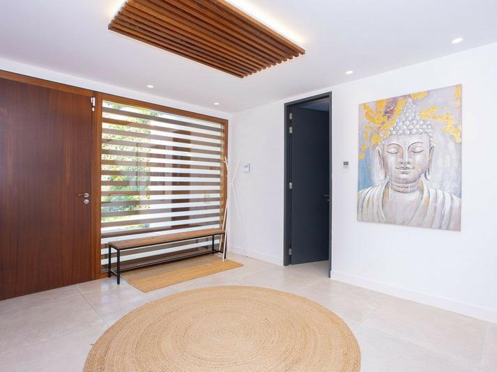 Contemporary Villa with Private Pool and Gym – Marbella