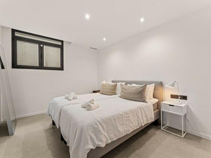 Detached Villa 5 Bedrooms 4 Bathrooms in El Paraiso
