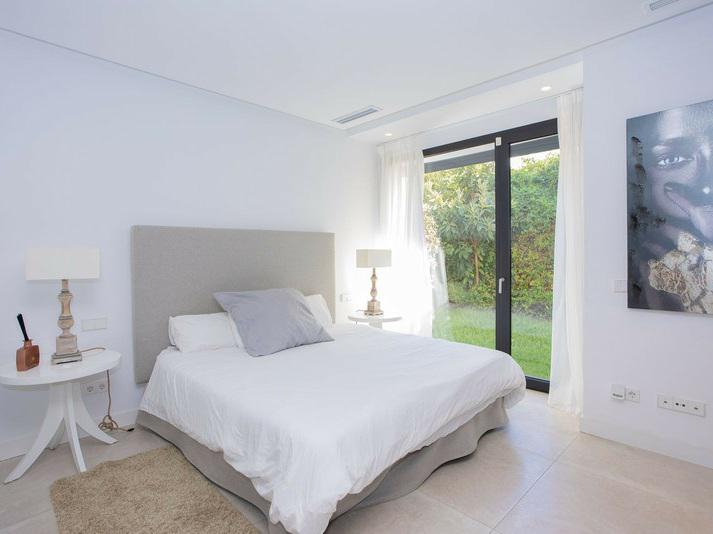 Contemporary Villa with Private Pool and Gym – Marbella
