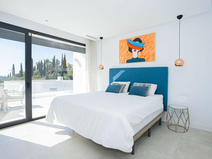 Contemporary Villa with Private Pool and Gym – Marbella